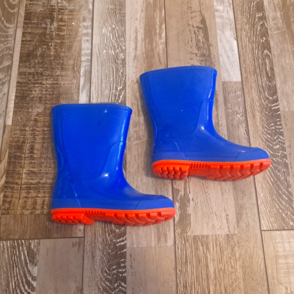 Boys rainboots size 7/8